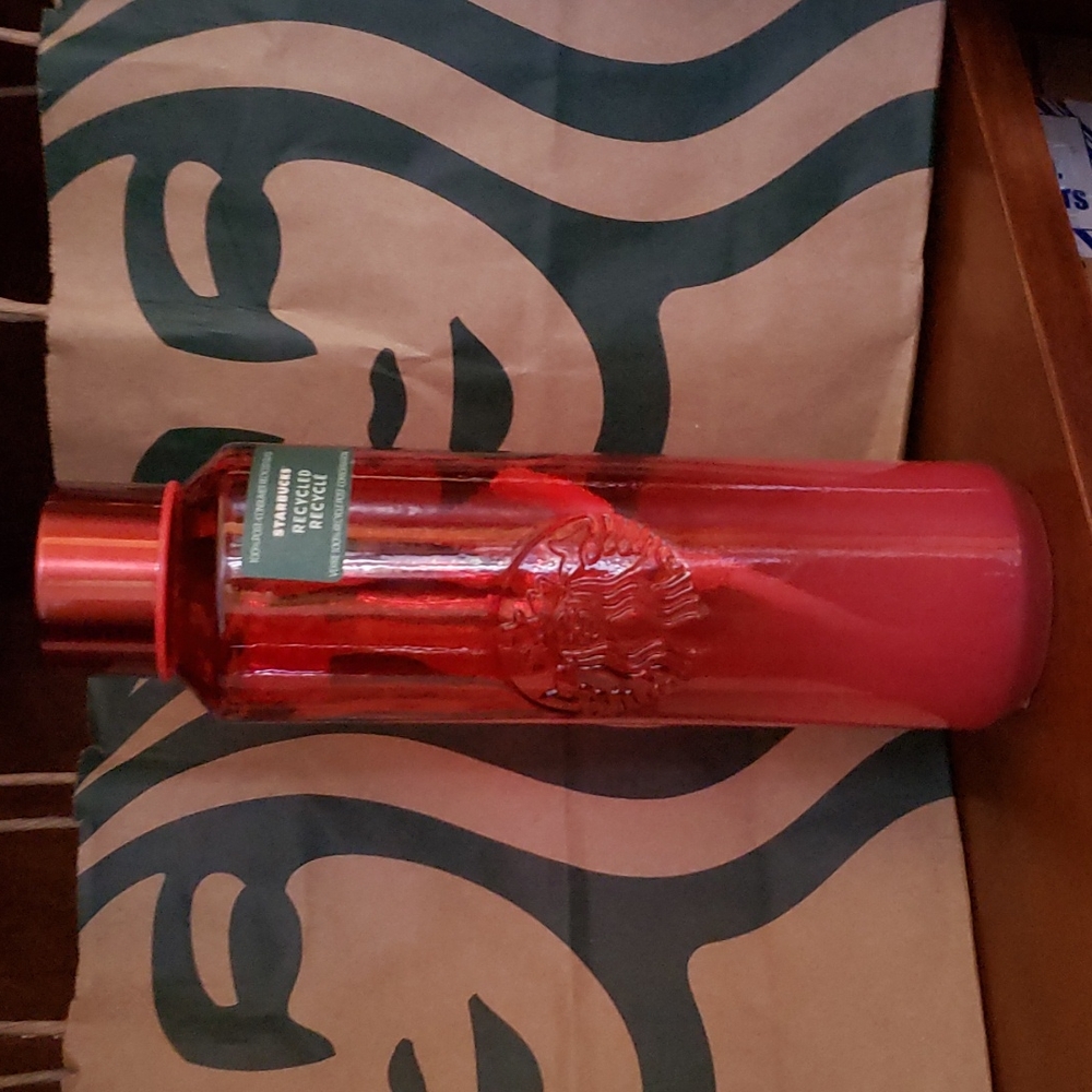 STARBUCKS Valentine Day 2022 Red Ombre Recycled Glass Water Bottle 22oz NWT